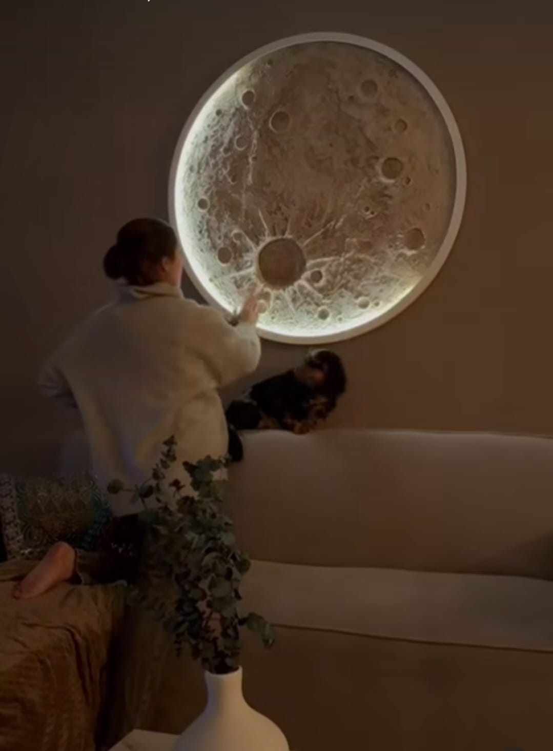 Moonlight 46" – Luxury Sculptural Edition